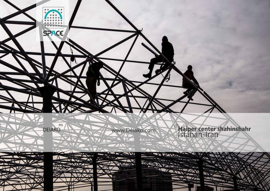 عملیات نصب سقف فضاکار فروشگاه هایپر شاهین